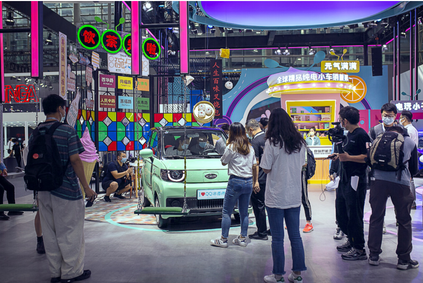 广州车展惊现“太空飞船”奇瑞QQ冰淇淋再出“爆红”场景车